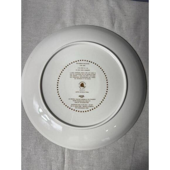 2 American Revolution Fine China Plates, 10 1/2 inch, 1975 Masterpieces/24K Rims - Picture 6 of 9